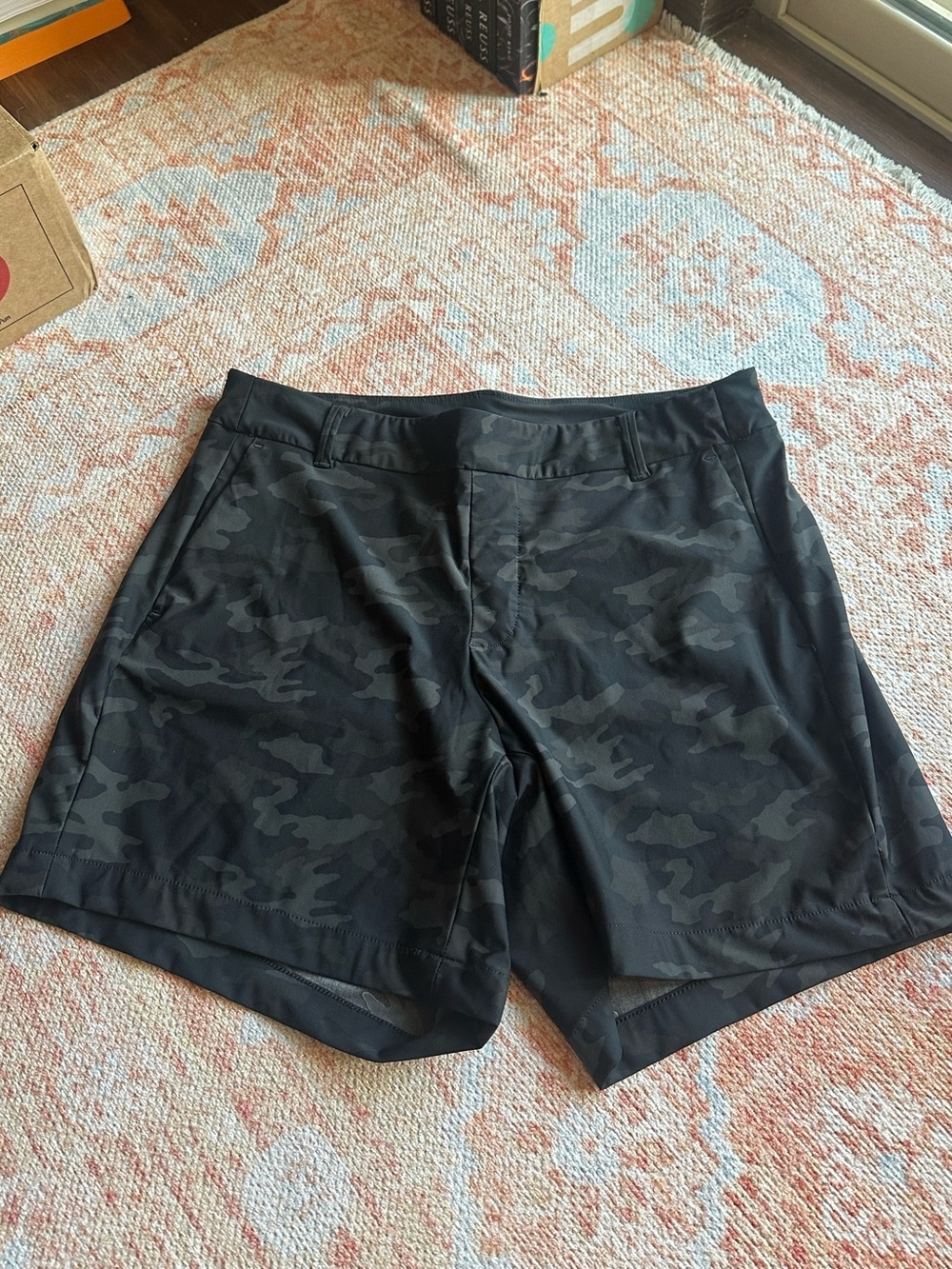 SPANX Sunshine 6” pull on shorts dark camo size large style 50213R - Picture 2 of 10